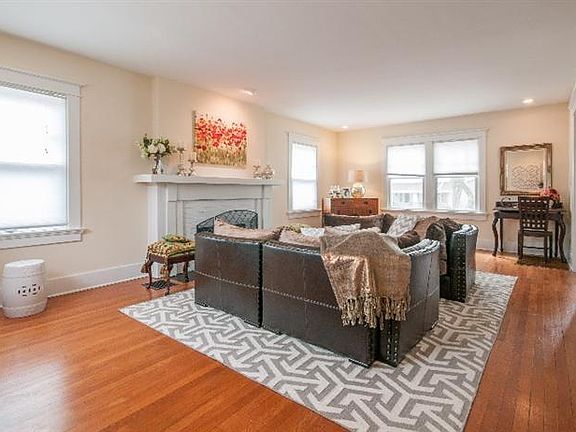 5th image of 35 Wisteria Dr
