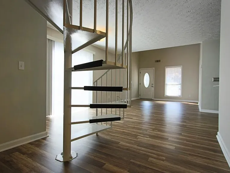 2747 Highland Rdg NW — Photo 9