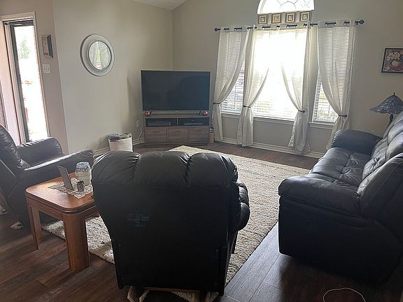 4th image of 202 Homestead Dr