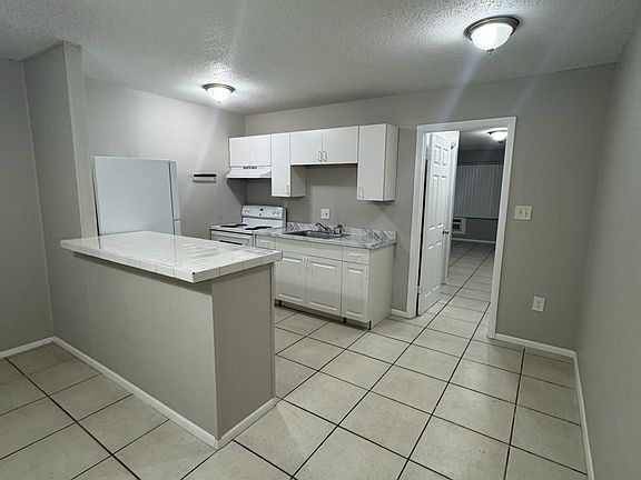 4th image of 1852 Golf View Ave #18