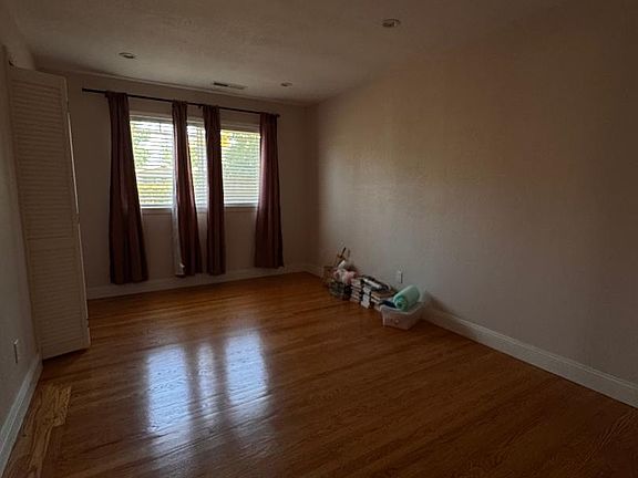 4th image of 3916 Monterey Blvd