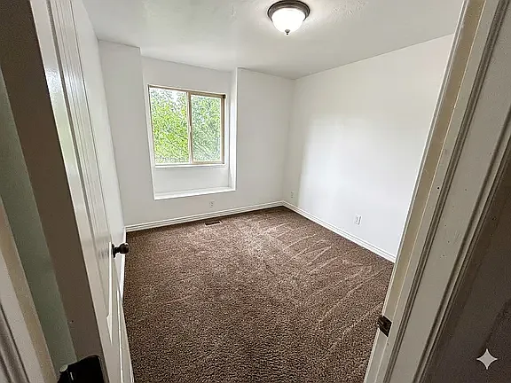 4028 E Clark Cir — Photo 10