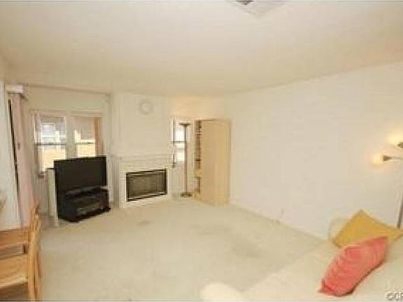 Family Room w fireplace