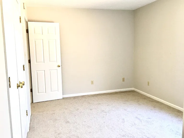684 Elvis Presley Dr — Photo 10
