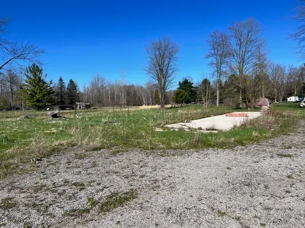 6014 N Jefferson Rd, Midland, MI 48642