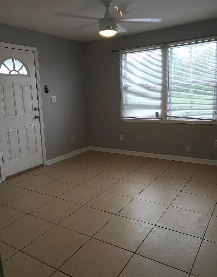2 bed, 900 sqft, $1,350 — Photo 1