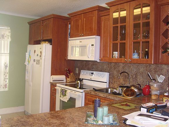 3rd image of 2226 SW 81st Ave