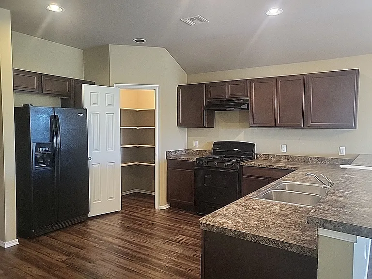 2414 Canyon Creek Dr — Photo 36