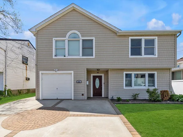 286 Westside Avenue, Freeport, NY 11520