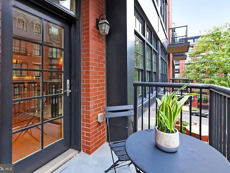1700 Clarendon Blvd #123 — Photo 21