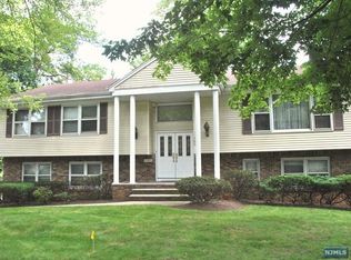 169 Franklin St, Haworth, NJ 07641