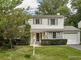 215 Riverside Dr, Northfield, IL 60093