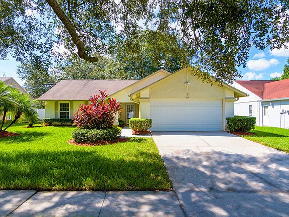 4th image of 16209 Country Crossing Dr