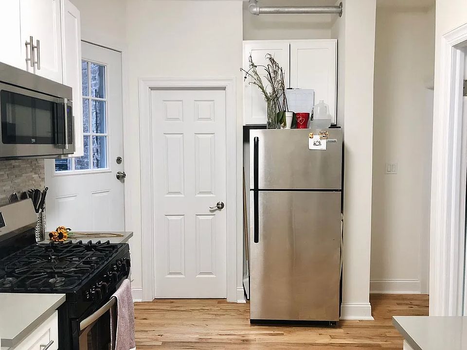 1st image of 215 E 4th St #5R