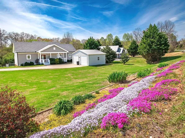 18 Shady Grove Ln, Blue Ridge, GA 30513