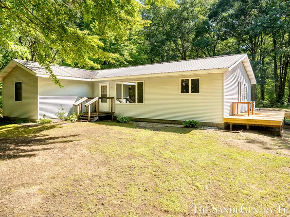 4536 Dalson Rd, Twin Lake, MI 49457
