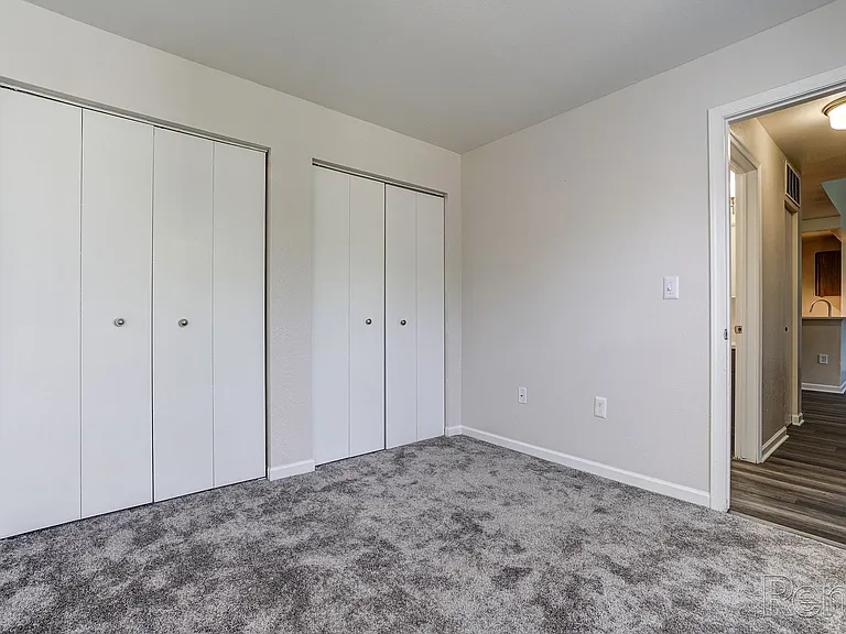Fountain Park Apartments — Photo 10
