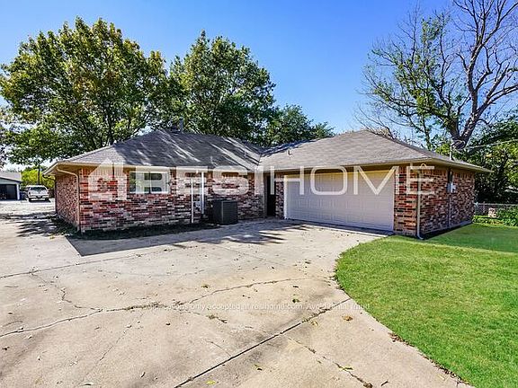 2nd image of 200 W Willow Ln