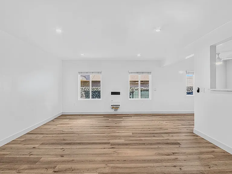 933 Alamitos Ave — Photo 10