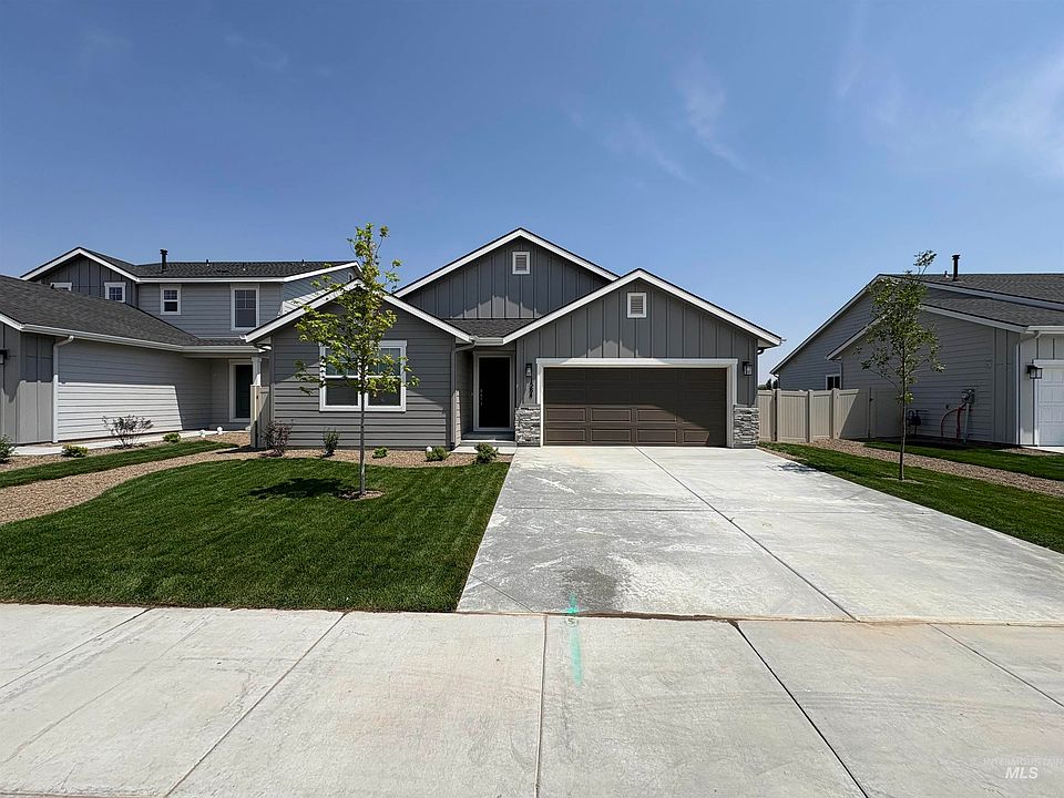 1st image of 1584 SW Silverstone Ave