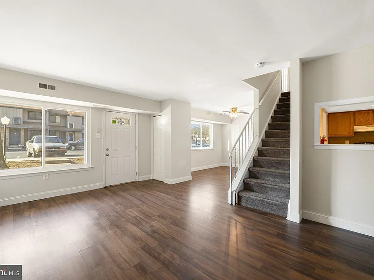 909 Timber Creek Rd — Photo 3