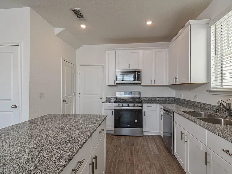 5727 Finely Run St — Photo 6