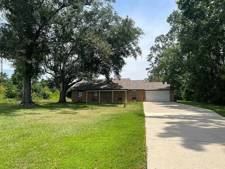 412 N Highway 171 — Photo 1