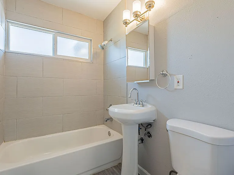 301 W Turney Ave — Photo 21