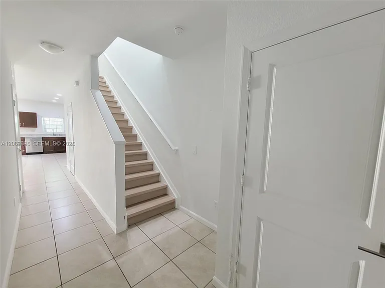 1107 NW 40th Ter #1107 — Photo 6