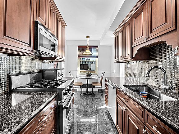 5th image of 535 E 86th St #21B
