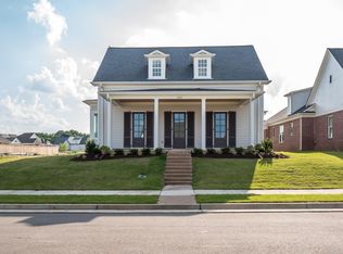 2085 Greenbrier Lakes Blvd N, Piperton, TN 38017