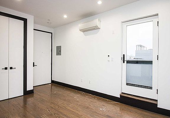 5th image of 277 Evergreen Ave #4E