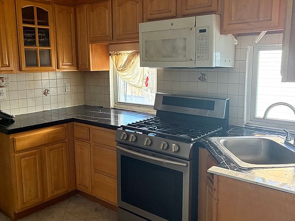 5th image of 143 Ege Ave #1