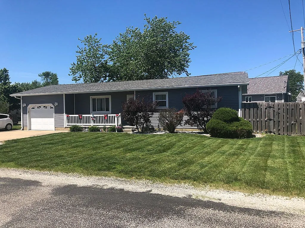 208 S West St photo 1