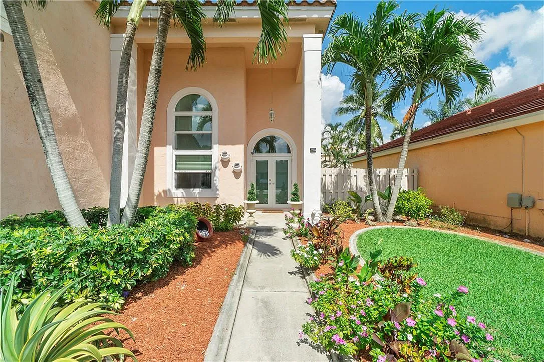 3 bed, 2.5 bath, 1801 sqft, $3,500 — Photo 3