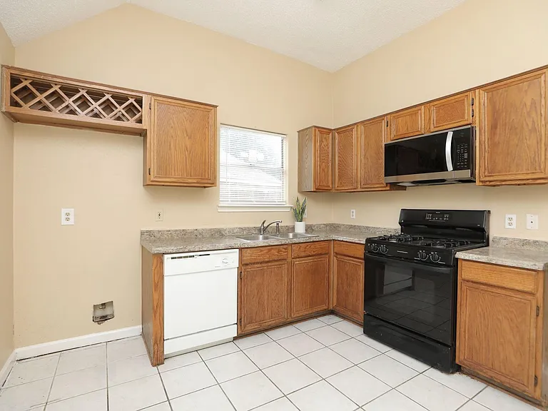 17326 Harmony Hill Dr — Photo 12