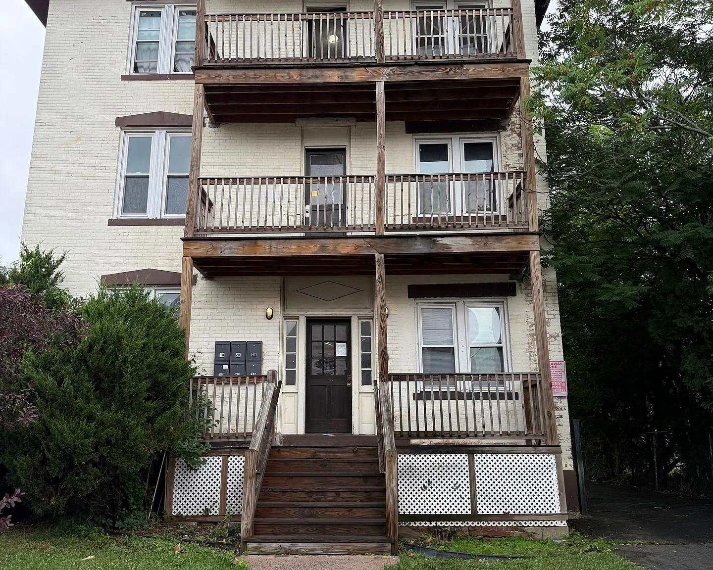24-26 Alden St — Photo 1