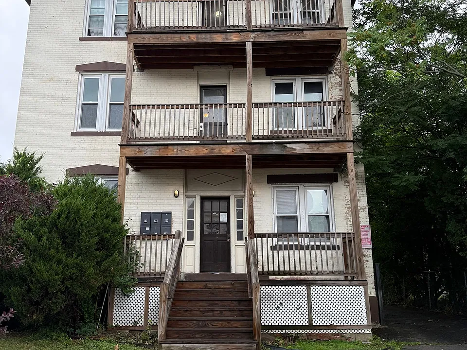 24-26 Alden St