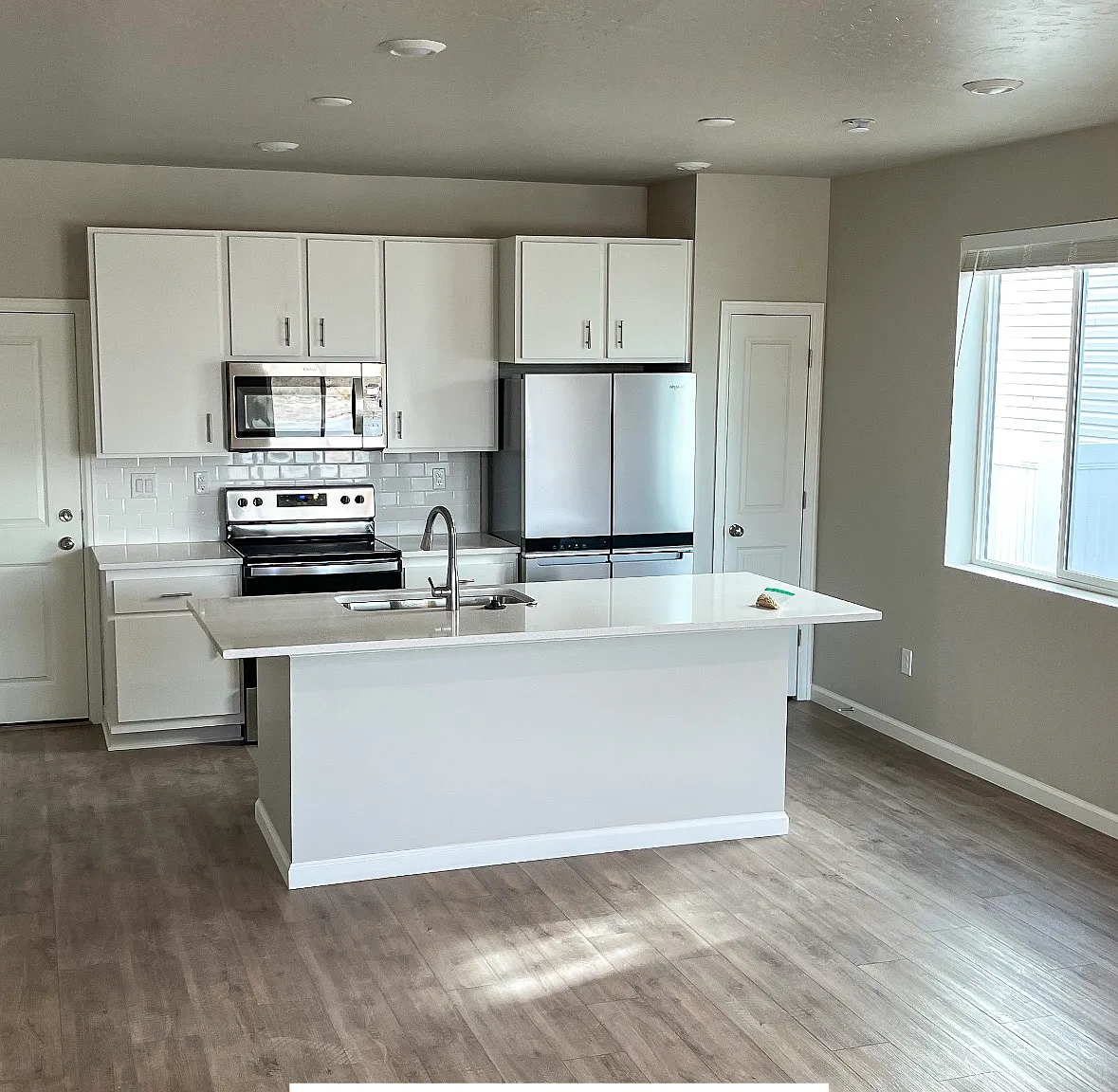 4 bed, 2.5 bath, $2,350 — Photo 2