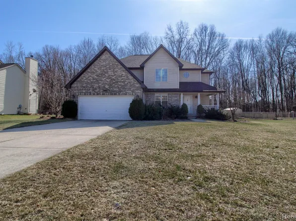 38787 Valley View Dr, Romulus, MI 48174