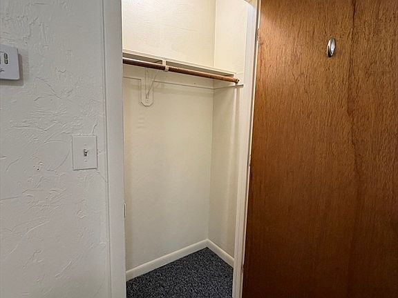5th image of 8 Exchange Ct APT 2