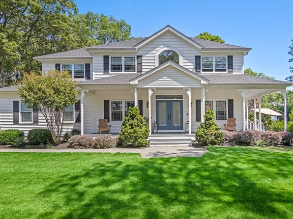 2 William Street, East Setauket, NY 11733