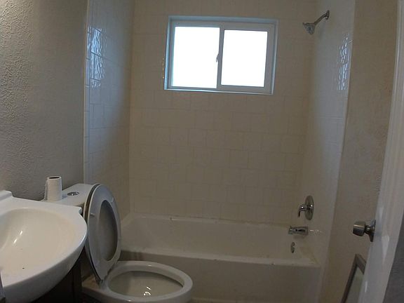 4th image of 213 Wallace Dr