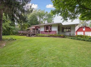 1591 E Wardlow Rd, Highland, MI 48356