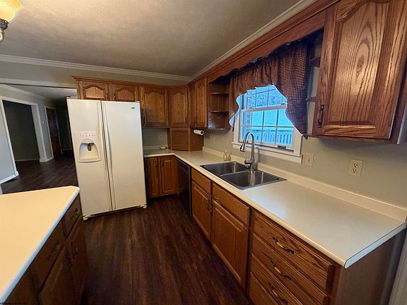 3rd image of 901 Riverview Dr