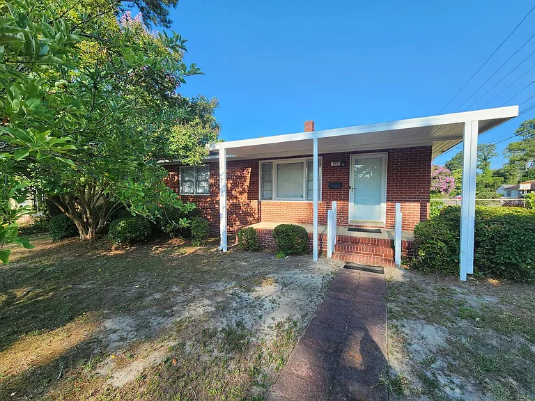 400 Roxie Ave — Photo 1