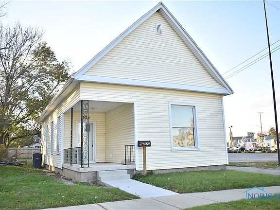 2nd image of 824 Berry St