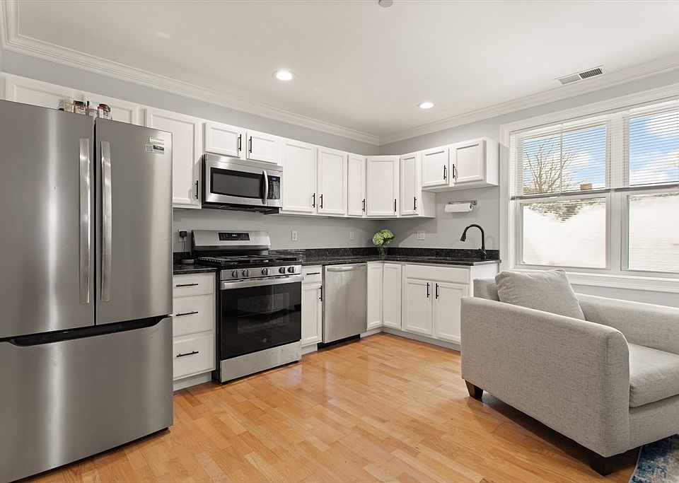 1st image of 40 Hancock St APT 10