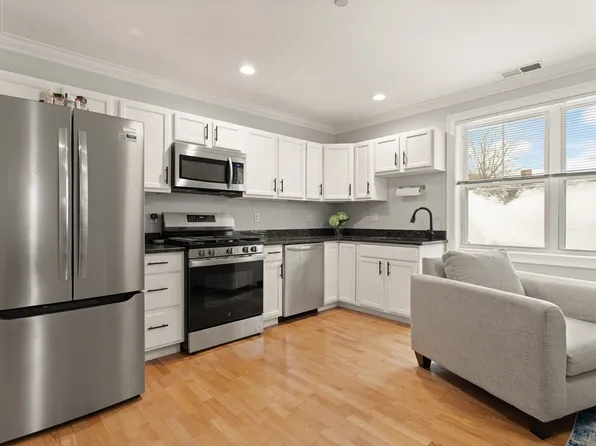 40 Hancock St APT 10, Boston, MA 02125