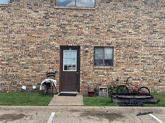 3rd image of 2806 Wimbledon Ct